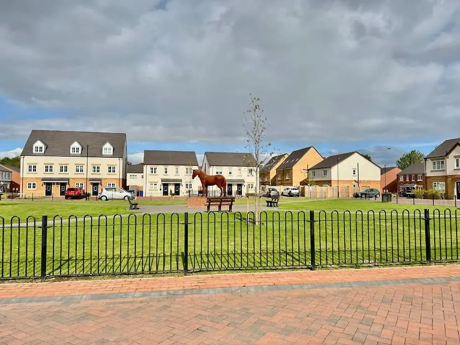 Modern 2 Bedroom Home In Central Location With 3 Beds And Free Driveway Parking Doncaster 0*,
