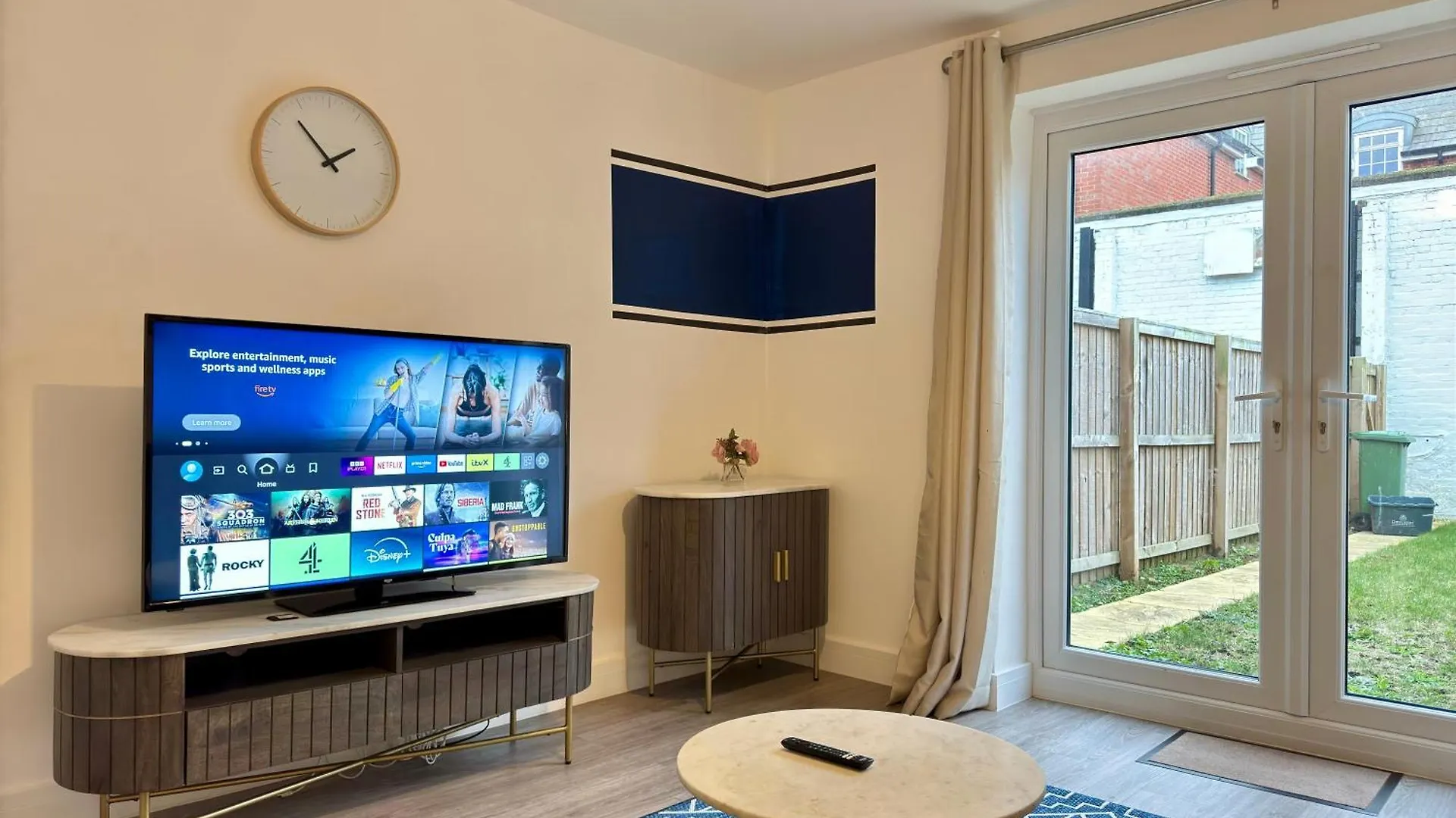 Modern 2 Bedroom Home In Central Location With 3 Beds And Free Driveway Parking Doncaster