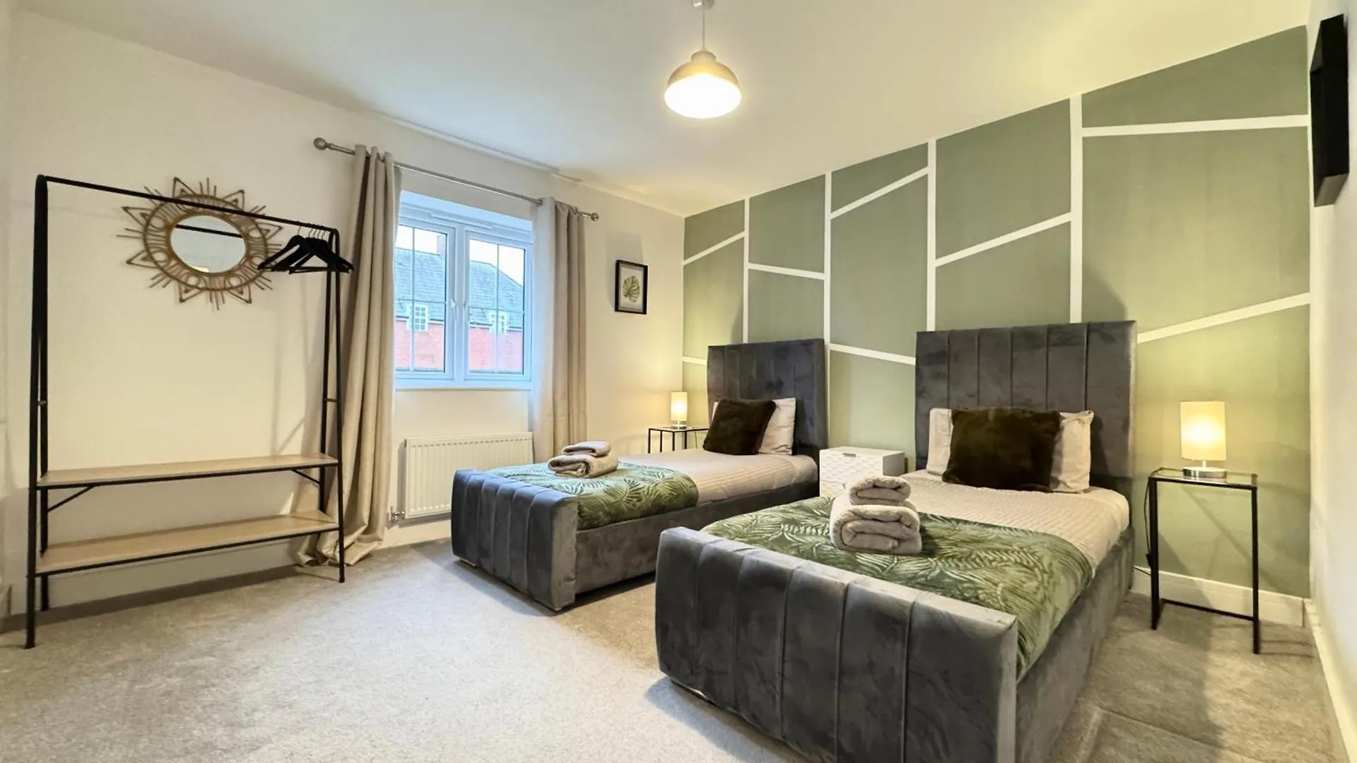 Modern 2 Bedroom Home In Central Location With 3 Beds And Free Driveway Parking Doncaster Casa vacanze